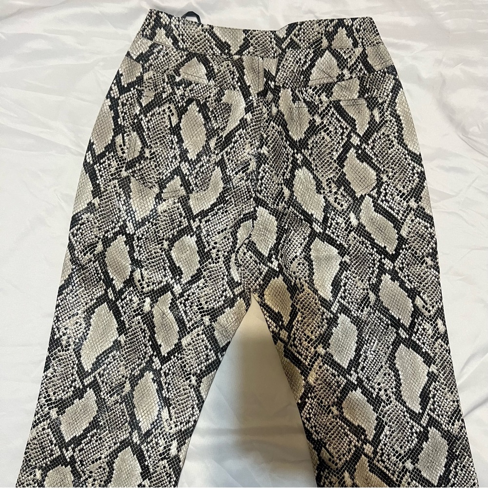 Choosy Snake Skin Faux Leather Pants Cropped Cropped Flare Mid Rise NWT Size 2 - Picture 15 of 16